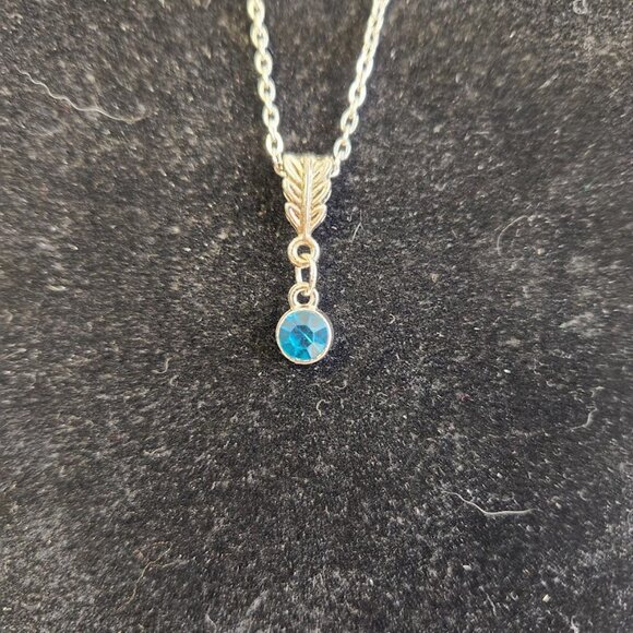 Handmade Silver tone Light Blue Crystal Necklace Tibetan Silver Bail 17" Chain - Picture 3 of 3